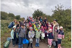 Apfelsaftverkauf des Fördervereins.