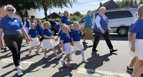 Auch die Minis des Bi-Wa Altenkrempe waren beim Umzug mit viel Freude dabei.