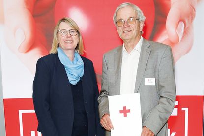 Seit fünf Jahrzehnten Blutspender: Dieter Klies wurde vom DRK für 175 Spenden geehrt