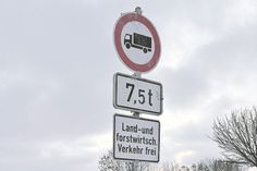 Auf den Nebenstrecken gilt seit der B 76-Vollsperrung ein Durchfahrverbot für Lkw über 7,5 Tonnen.