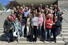Nach 45 Jahren trafen sich die ehemaligen Klassenkameradinnen und -kameraden am Küstengymnasium wieder.