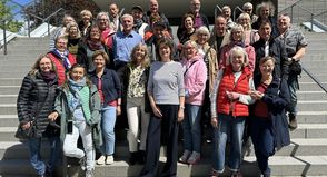 Nach 45 Jahren trafen sich die ehemaligen Klassenkameradinnen und -kameraden am Küstengymnasium wieder.