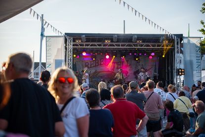 Drei Tage lang gibt es ein abwechselndes Musikprogramm auf dem Seebrückenplatz.