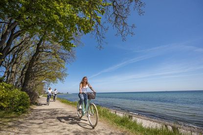 Radfahren mit Ostseeblick. (Foto: Tourismus-Service Ostseebad Kellenhusen)