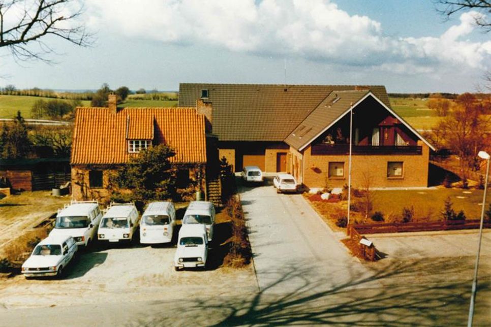 Der Betrieb in einer Aufnahme aus den 1980er Jahren in der Grömitzer Straße in Merkendorf.
