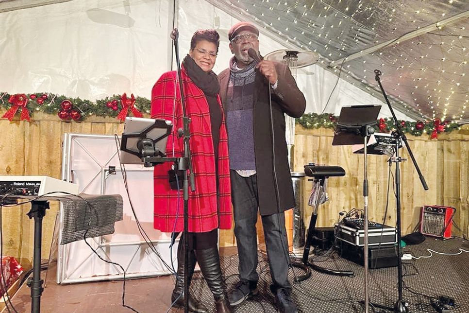 „Tamara & Louis“ sind als beliebtes Live-Duo auch wieder beim „Musikalischen Wintertraum“ auf dem Timmendorfer Platz dabei.