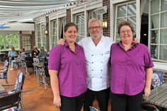 Sabrina, Bernd und Simone Weidemann auf der Terrasse.