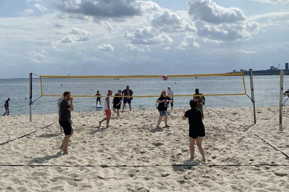 Sport und Spaß am Strand.