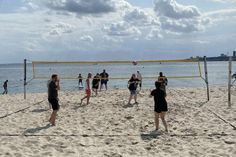 Sport und Spaß am Strand.