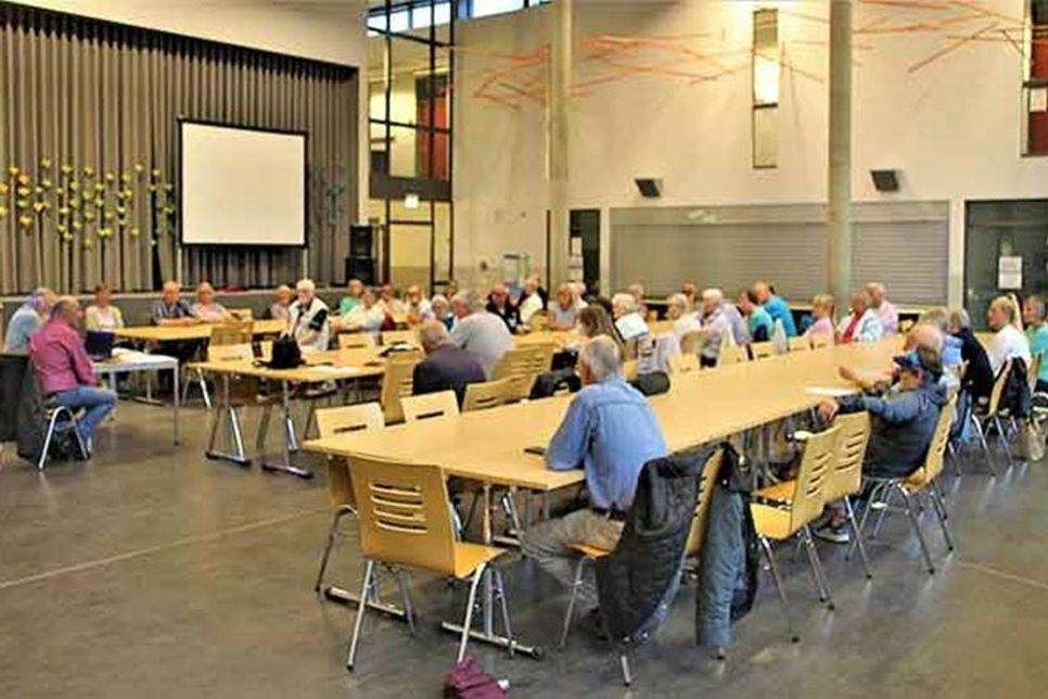 Die Zuhörerschaft in der Aula der OGTS.