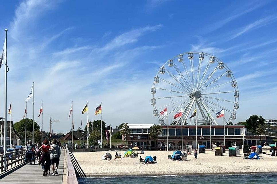 Seebrücke und Riesenrad in Dahme.