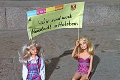Barbie-Puppen als Demonstranten: „Jede Frau kann mitmachen“.