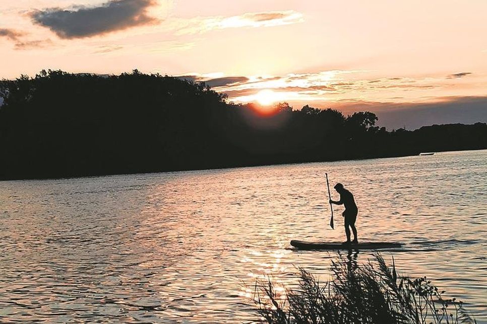 Kurt Knecht hat sich ebenfalls zu einem Abendpaziergang am Binnenwasser aufgemacht und diese traumhafte Stimmung eingefangen.