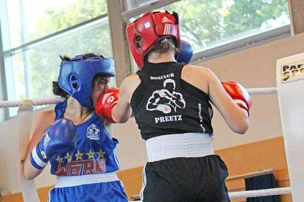 Joanna Basner-Schulz (rechts) in Aktion gegen ihre Gegnerin aus Lübeck.