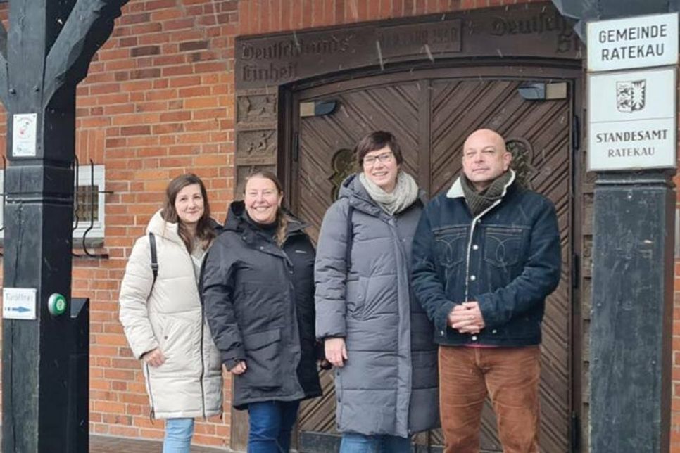 Maria Pristawik (v.l.), Daniela Bade, Isabell Evers und Dirk Bartsch („Bartschi“) bilden den neuen Dorfvorstand der Ortschaft Ratekau.