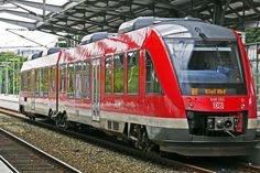 Am Bahnhof Eutin wurde der Beschuldigte durch Einsatzkräfte des Polizeirevier Eutin in Empfang genommen.