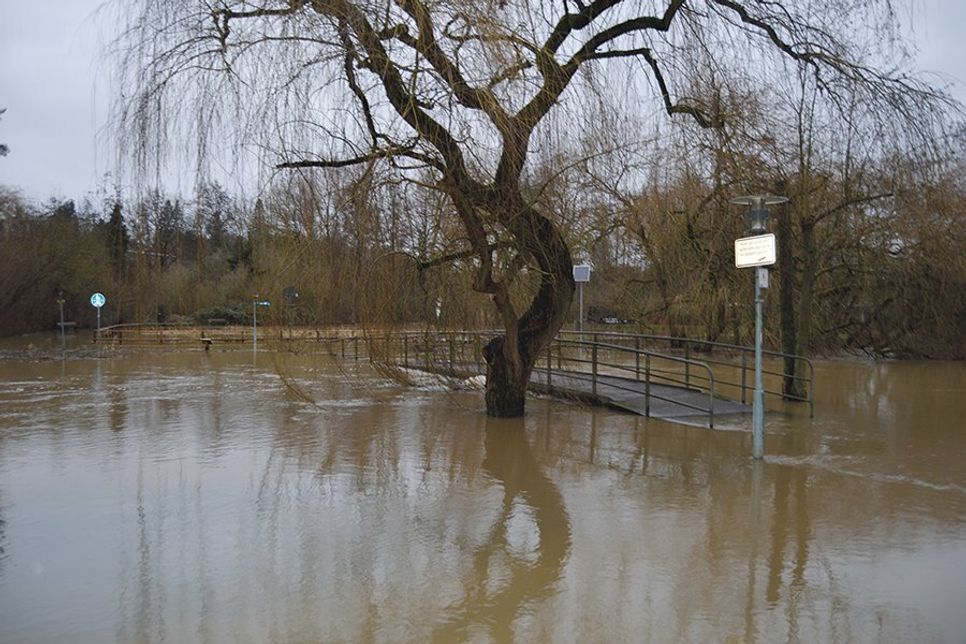 Der überschwemmte Kurpark von Bad Schwartau.