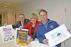 V. l.: Olaf Thiemer, Antje Klein und Felix Franke laden im Namen des Gewerbevereins und der Gemeinde Schönberg zum Anleuchten am kommenden Sonnabend in der Fußgängerzone Knüll.