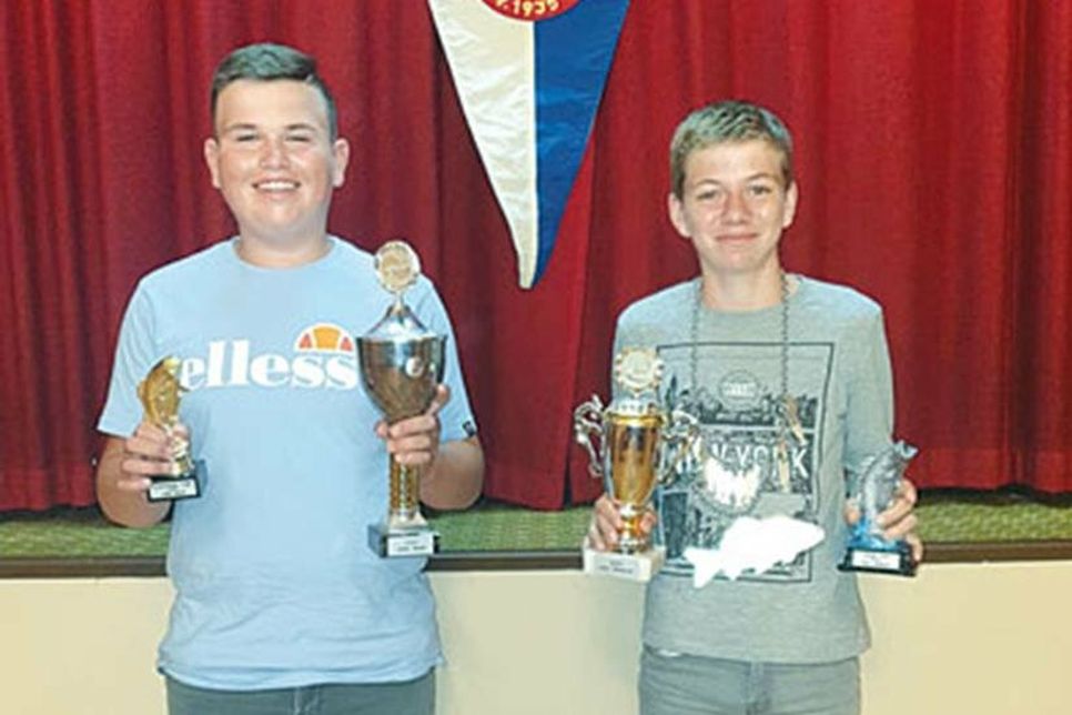 Julian Maaß (erfolgreichster Jungangler) und Joris Denissow (Prinz)  