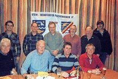 Der alte und der neue Vorstand (mit Ältermänner, stehend) des Stein-Wendtorfer Fischervereins.
