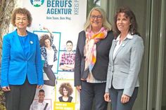 (V. l.) Margit Haupt-Koopmann, Vorsitzende der Geschäftsführung der Regionaldirektion Nord der Bundesagentur für Arbeit, Dr. Dorit Stenke, Staatssekretärin im Bildungsministerium des Landes und Landrätin Stephanie Ladwig eröffneten die Jugendberufsagentur  im Rahmen einer Feierstunde.