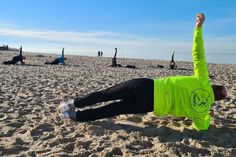 Gemeinsam und unter klarem Himmel macht das Workout gleich doppelt viel Spaß.