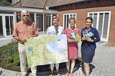 Stellten die neue Regionalkarte jetzt in Ratekau vor: Wolf-Dieter Klitzing, Vorsitzender der AktivRegion, Eike Grimm (Gemeinde Ahrensbök), Tanja Schridde, Projektmanagerin der AktivRegion und Ulrike Grimm (TALB). (Foto: Stefan Setje-Eilers)