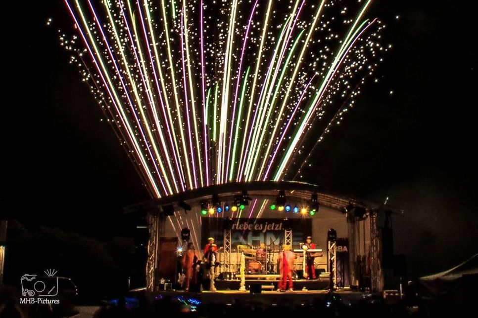 Die sieben Musiker von „ABBA-Fever“ bescherten dem Publikum einen unvergesslichen Abend mit Gänsehaut-Momenten. Foto: MHB-Pictures.