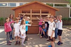 Über Pfingsten wurde die Spielehütte der Hermann-Ehlers-Schule mutwillig zerstört. Für die Schülerinnen und Schüler der Grundschule bedeutet das: keine Spieleausleihe in der großen Pause.