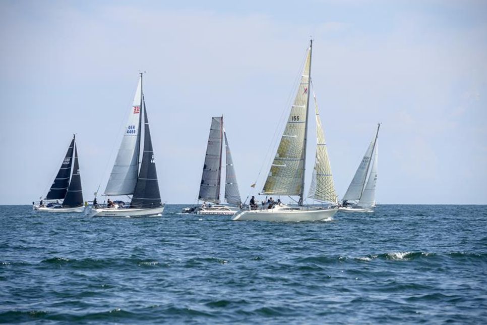 Die ganze Familie ist eingeladen an diesem sportlichen Event in geschützten Gewässern teilzunehmen. Gesegelt wird in der Lübecker Bucht um feste und ausgelegte Seezeichen.