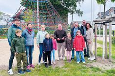 Förderverein schenkt mit Hilfe von Spenden Kletterpyramide und Reckstange: Neue Spielgeräte für die Ostsee-Grundschule in Scharbeutz