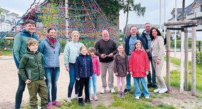 Förderverein schenkt mit Hilfe von Spenden Kletterpyramide und Reckstange: Neue Spielgeräte für die Ostsee-Grundschule in Scharbeutz