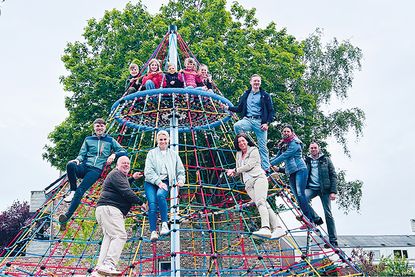 Förderverein schenkt mit Hilfe von Spenden Kletterpyramide und Reckstange: Neue Spielgeräte für die Ostsee-Grundschule in Scharbeutz