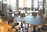 Der Konferenzraum bietet absolute Flexibilität durch bewegliches Mobiliar und erfüllt damit unterschiedlichste Anforderungen.