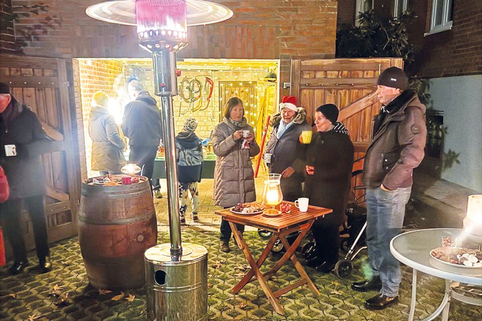 Die ersten Termine bei Glühwein und weihnachtlicher Musik waren bereits gut besucht.