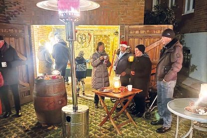 Die ersten Termine bei Glühwein und weihnachtlicher Musik waren bereits gut besucht.