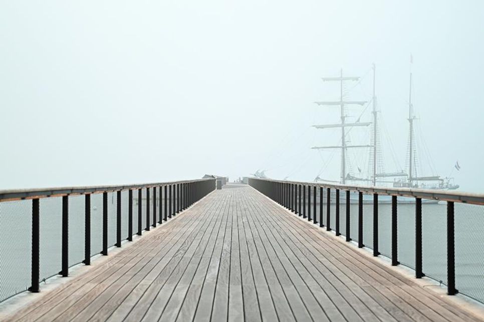 Klaus Erlwein zeigt die Scharbeutzer Seebrücke im Sommernebel – eine Aufnahme mit besonderer Atmosphäre.