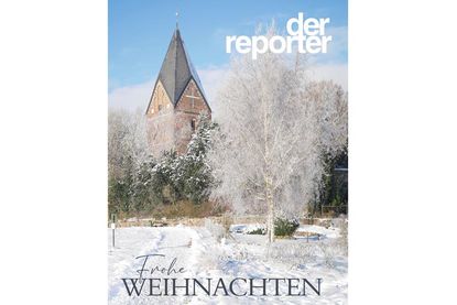 Verschneite Wege, glitzernde Bäume und die markante Basilika von Altenkrempe im Hintergrund: Dieses stimmungsvolle Wintermotiv steht exemplarisch für die Schönheit Ostholsteins in der kalten Jahreszeit. Für unsere Weihnachtsausgabe 2025 suchen wir die schönsten hochformatigen Winter- und Weihnachtsfotos aus der Region.