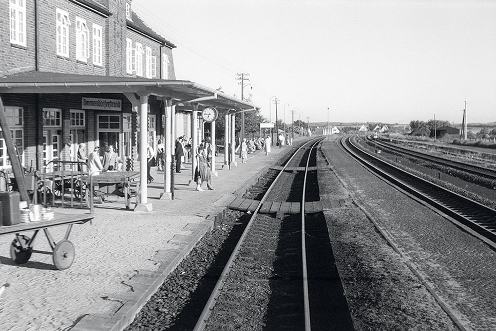 Autofreier Sonntag in Timmendorfer Strand: 100 Jahre Bäderbahn am 31. Mai