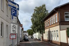 Beim Einfahren ist an den Schildern deutlich zu erkennen: Hier dürfen Fahrräder in beiden Richtungen unterwegs sein.