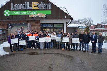 Durch die Aktion „Land im Glück“ der LEV konnten sich viele Vereine und Institutionen über Spendenschecks freuen.