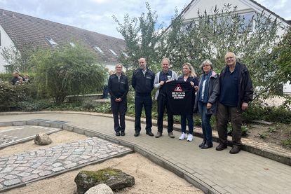 Einige Unterstützer und Spender waren bei der feierlichen Eröffnung des Parcours dabei (v. lks.): POKin Nadine Blumberg und PD Mirco Hinz von der Bundespolizei See, Medizinischer Leiter Dr. Stefan Ortfeld (Kinderzentrum), Romina Herzog in Vertretung der ausführenden Firma Herzog mit Dr. Gundula Maaßberg-Metzker und Kinderzentrum-Gründer Dr. Udo Kalbe vom Förderkreis.