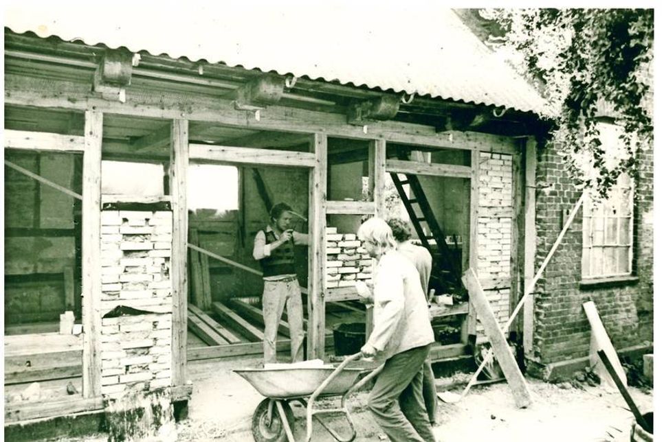 Bei den Umbauarbeiten packten alle mit an.