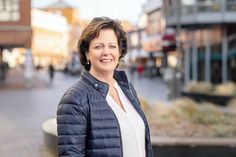Die 46-jährige Verwaltungsfachkraft Nadine Wiederhold aus dem benachbarten Dänischburg will Bad Schwartaus Bürgermeisterin werden. Sie selbst rechnet sich gute Chancen aus.