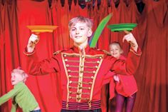 „Strandtastico“: Beim einwöchigen Kinder- &amp; Jugend-Artisten-Festival finden in den Herbstferien Zirkus-Workshops statt, man trifft sich im Zirkuscafé und besucht mit Groß und Klein bunte Zirkus-Shows. (Foto: © Tourismus-Agentur Lübecker Bucht)