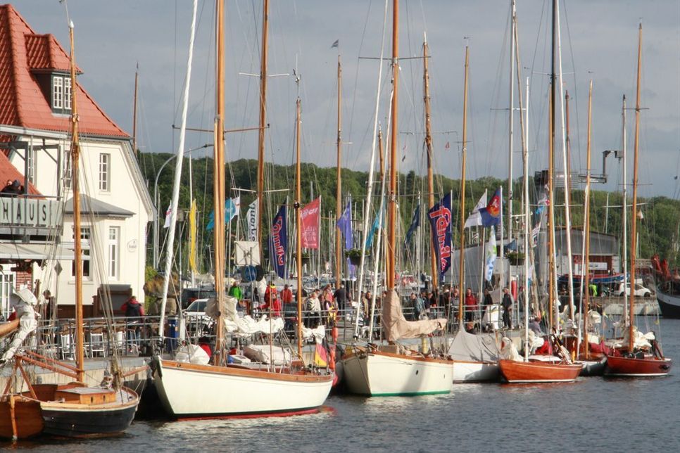 Im Hafen konnten auch die Landratten die klassischen Yachten entdecken.