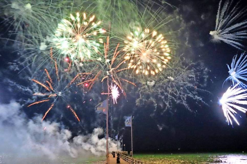 Zum Abschluss wurden die Besucher mit einem atemberaubenden Höhenfeuerwerk verzaubert. (Foto: Torsten Medloff)
