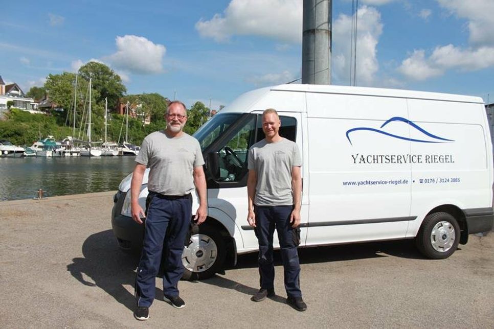 Vater Thomas (lks.) und Sohn Maurice Riegel führen die Firma mit Sitz in Schönwalde.