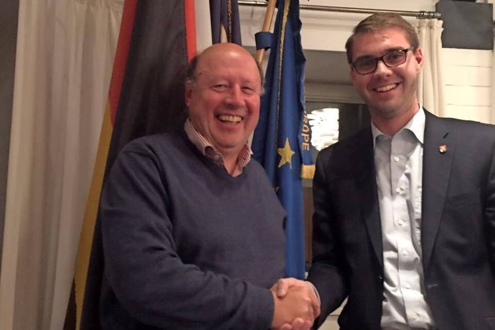 Sebastian Schmidt (re.) übernimmt den Fraktionsvorsitz von Friedrich-Karl Kasten ab Januar 2018.