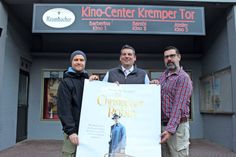 KJN-Jugendcoach Danny Seidel, Rewe-Marktleiter Thorsten Preuß und Kinobetreiber Oliver Dittmer.